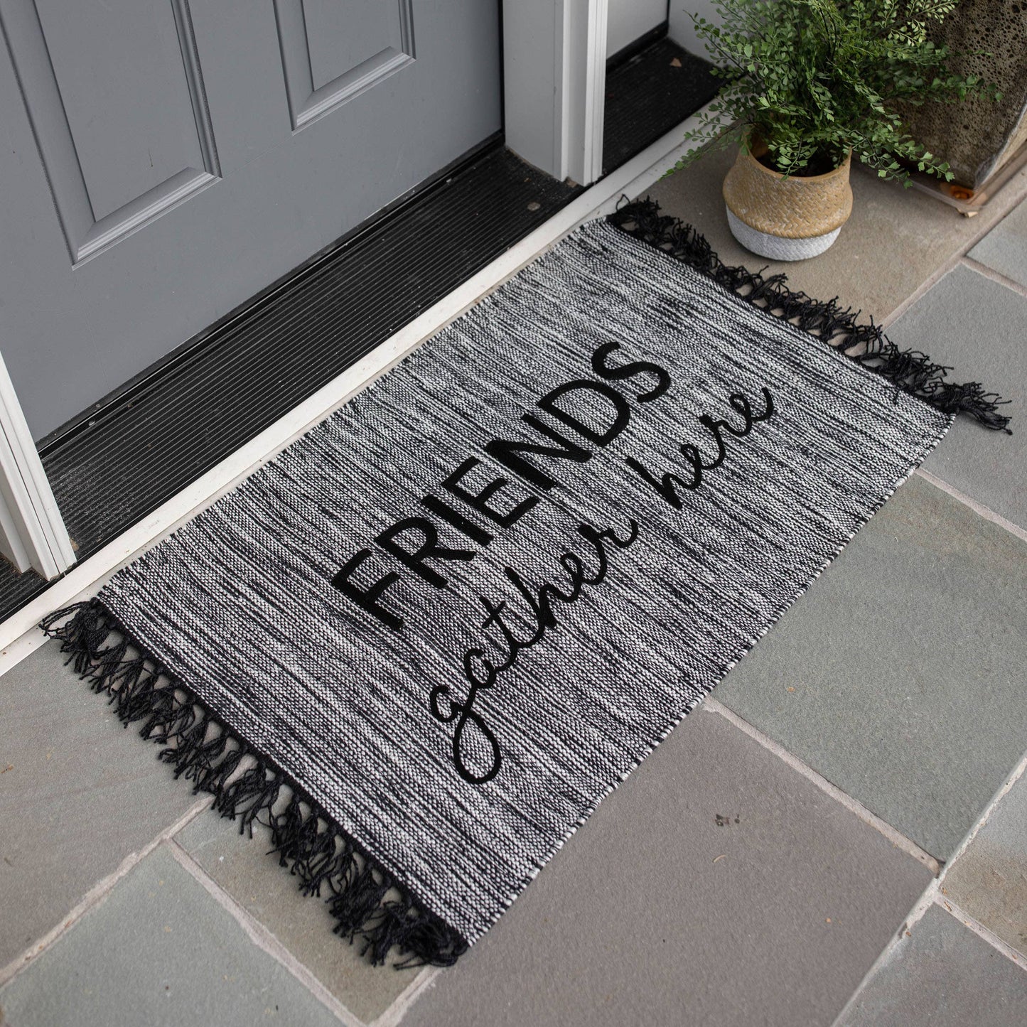 Foreside Home & Garden - Hand Woven Friends Gather Rug