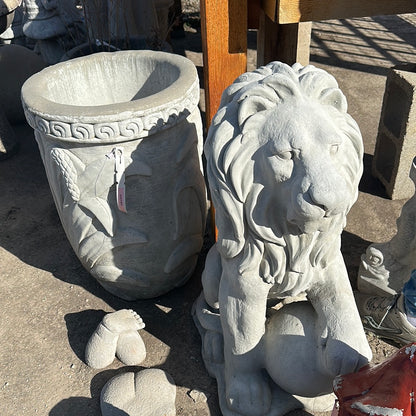 ball lion statuary