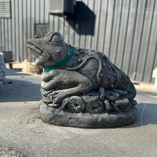 Medium frog statuary